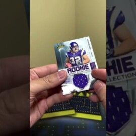 I ripped open this jersey card to see what’s inside 👀